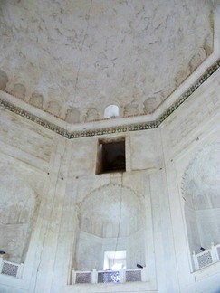 Bibi Ka Maqbara, India.
