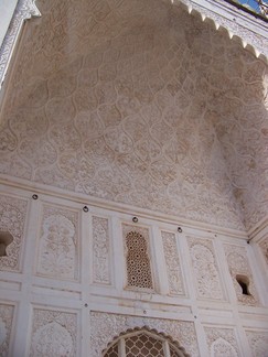 Bibi Ka Maqbara, India.
